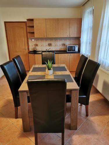 Váralja Vendégház Tata — 4-Star Luxury Hotel in Tata, Hungary
