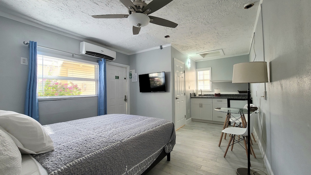 Barefoot Mailman Inn & Suites - photo 16