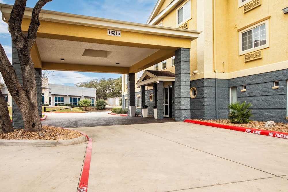 Quality Inn & Suites San Antonio Airport Stone Oak - photo 39