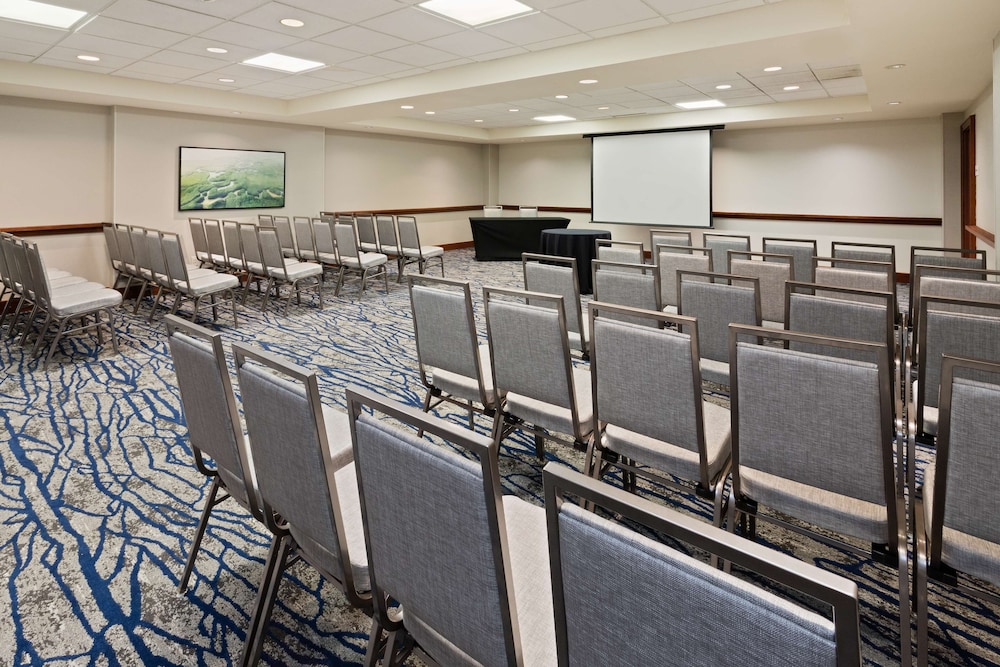 Embassy Suites by Hilton Tampa USF Near Busch Gardens - photo 38