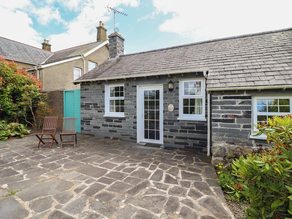 Ty Llaeth Cottage — 4-Star Luxury Hotel in Tywyn, United Kingdom