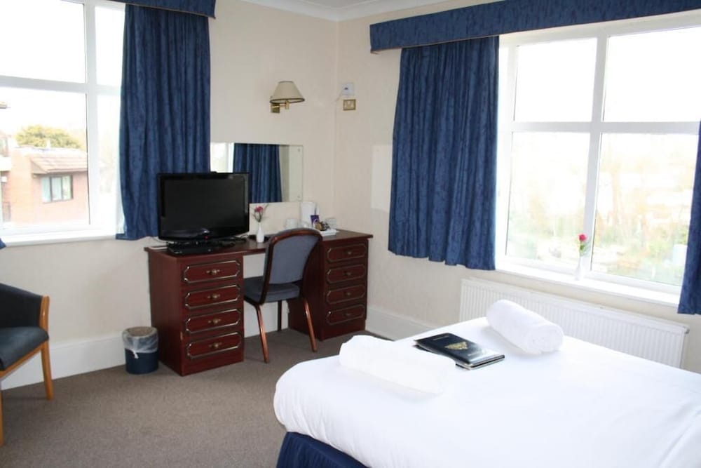 Uno Thames Hotel Maidenhead Reopened Brand New Again — Maidenhead
