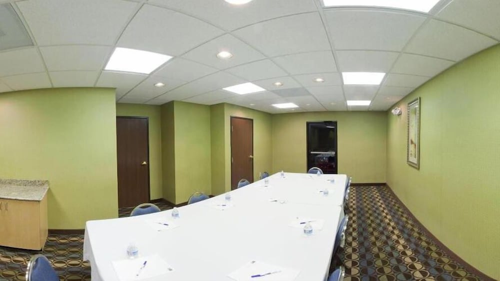 Holiday Inn Express & Suites Thornburg S. Fredericksburg by IHG - photo 46