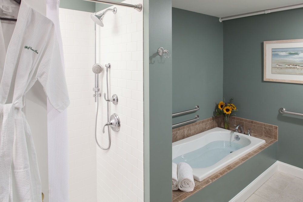 Wolf Cove Inn - photo 39