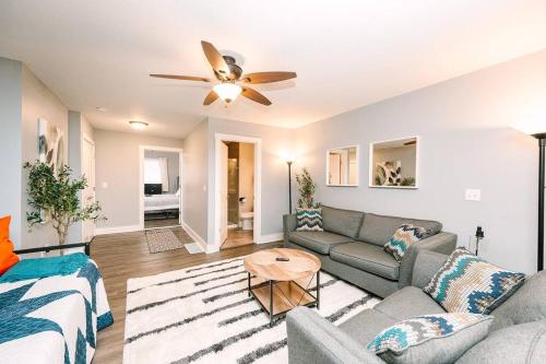 Parking Comfortable Suite — 4-Star Luxury Hotel in Pittsburgh, United States