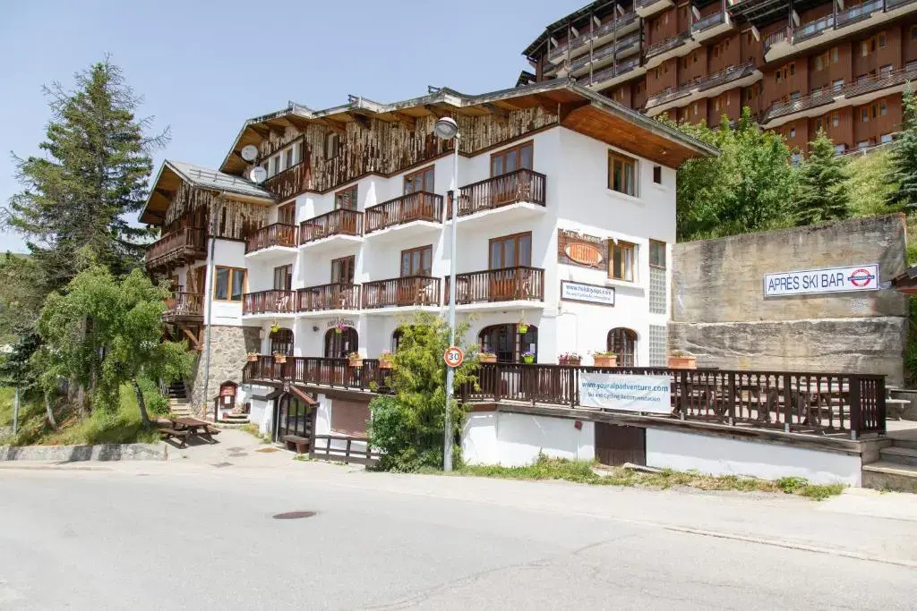 Hotel Le Chamois - carbon neutral hotel in Huez