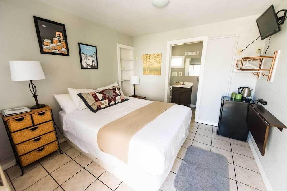 Riverwalk Inn - photo 16