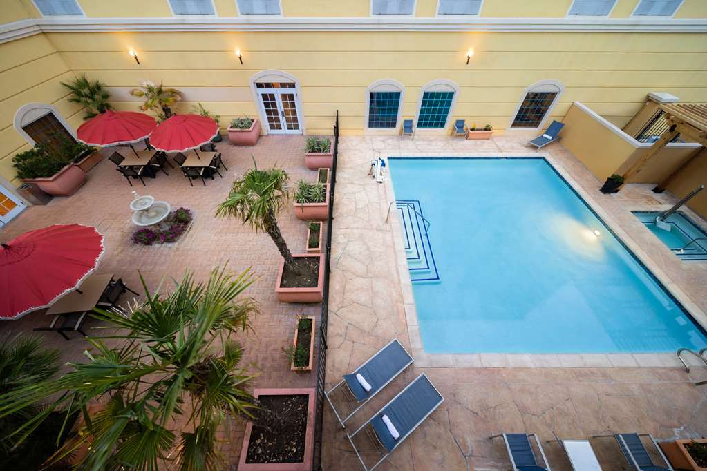 La Quinta Inn & Suites by Wyndham San Antonio Medical Ctr NW - photo 23