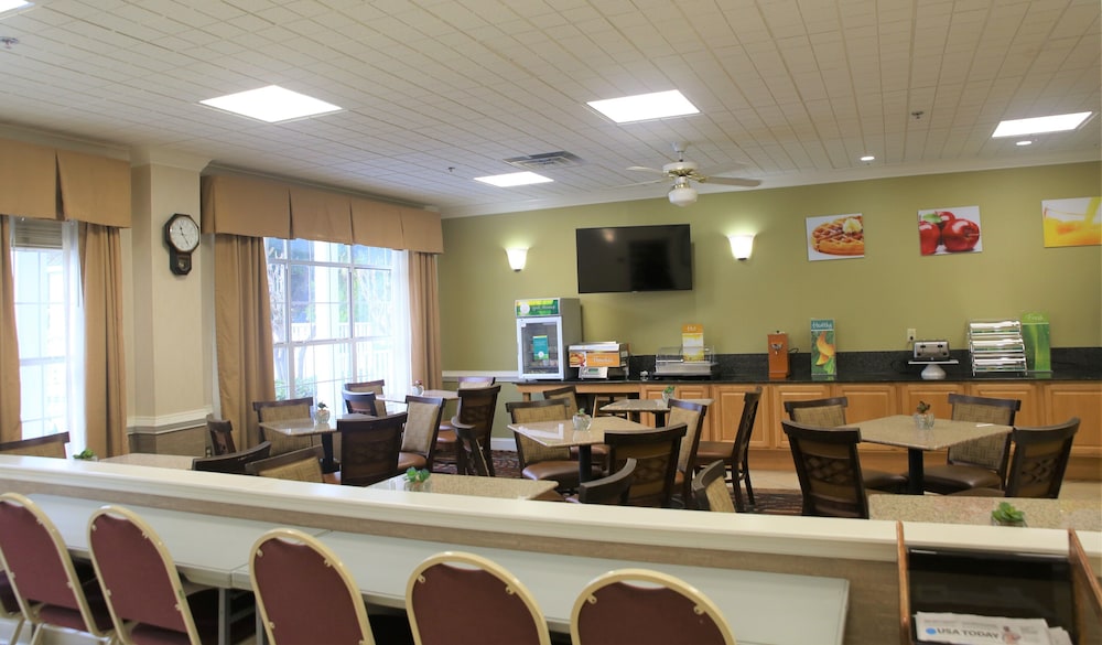 Quality Inn Fayetteville near Historic Downtown Square - photo 36