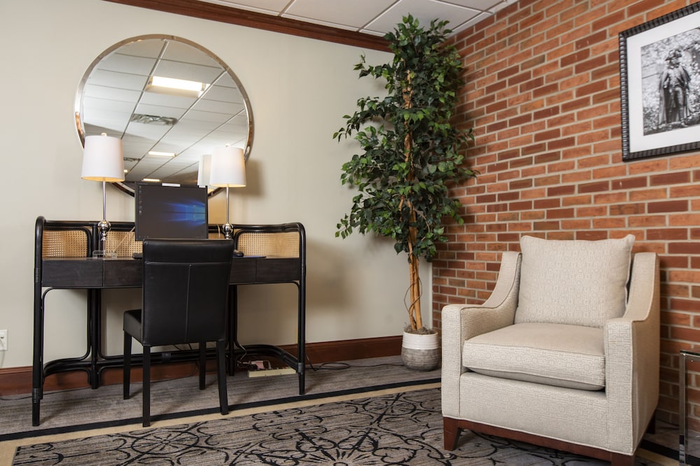 Hillsdale College Dow Hotel and Conference Center - photo 39