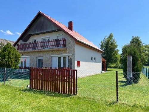 Lukács nyaralóház in Balatonfenyves, Hungary