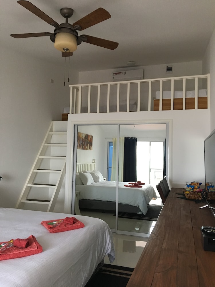 The Beachhouse — hotel in Dalaguete