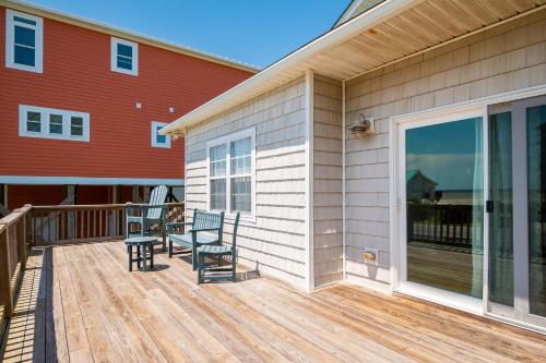 Coastal Breeze by Oak Island Accommodations - photo 32