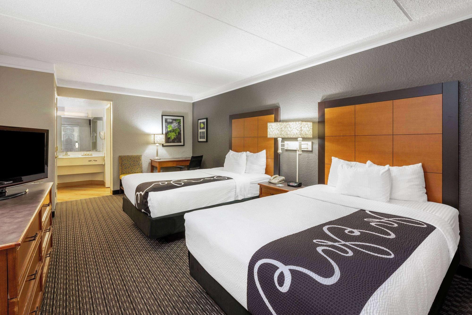 Super 8 by Wyndham The Woodlands North - photo 15