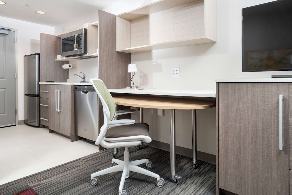 Home2 Suites by Hilton Newark Airport - photo 6