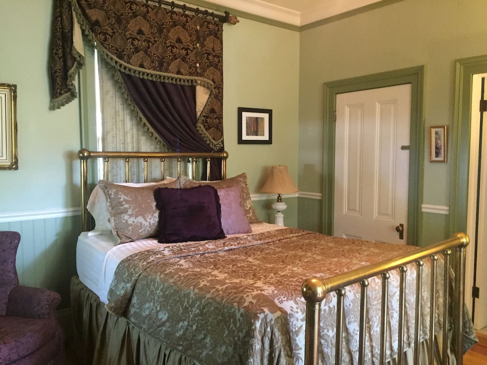 Weaverville Whitmore Inn - photo 14