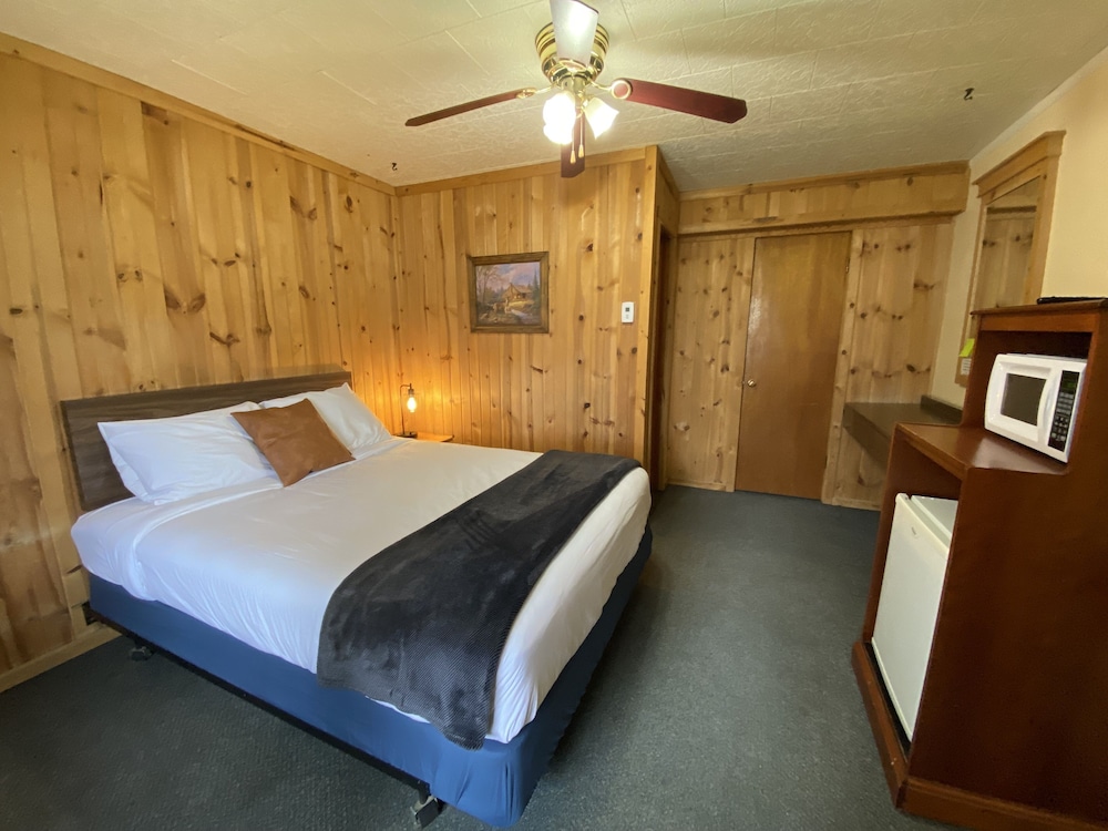 Columbia Point Resort - photo 6