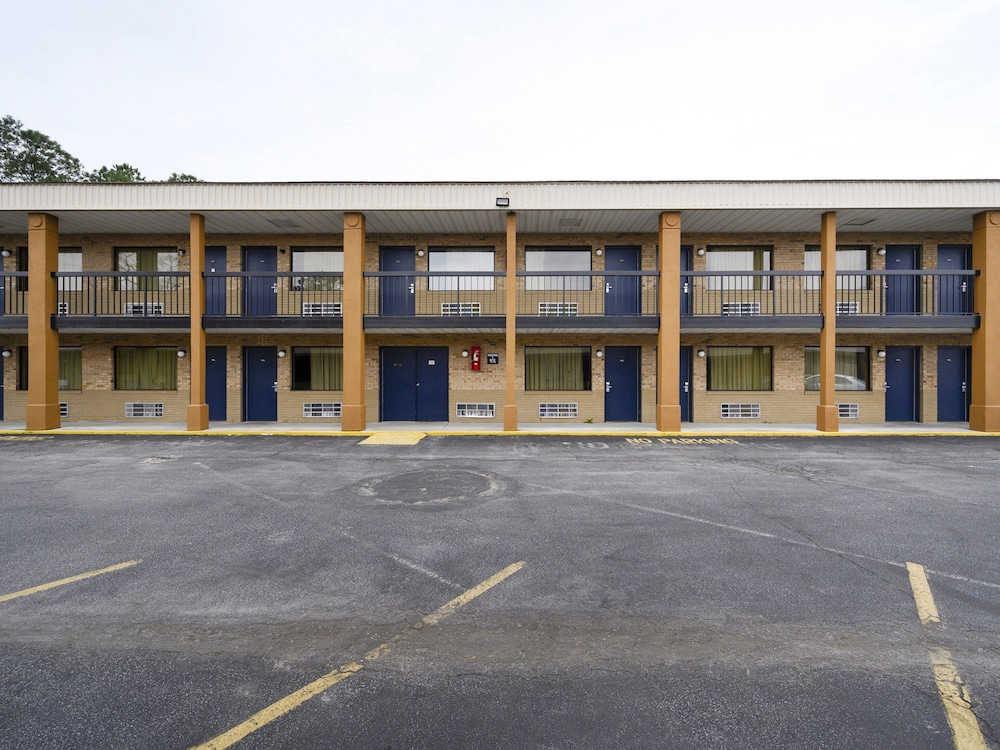 OYO Hotel Williamston - photo 22
