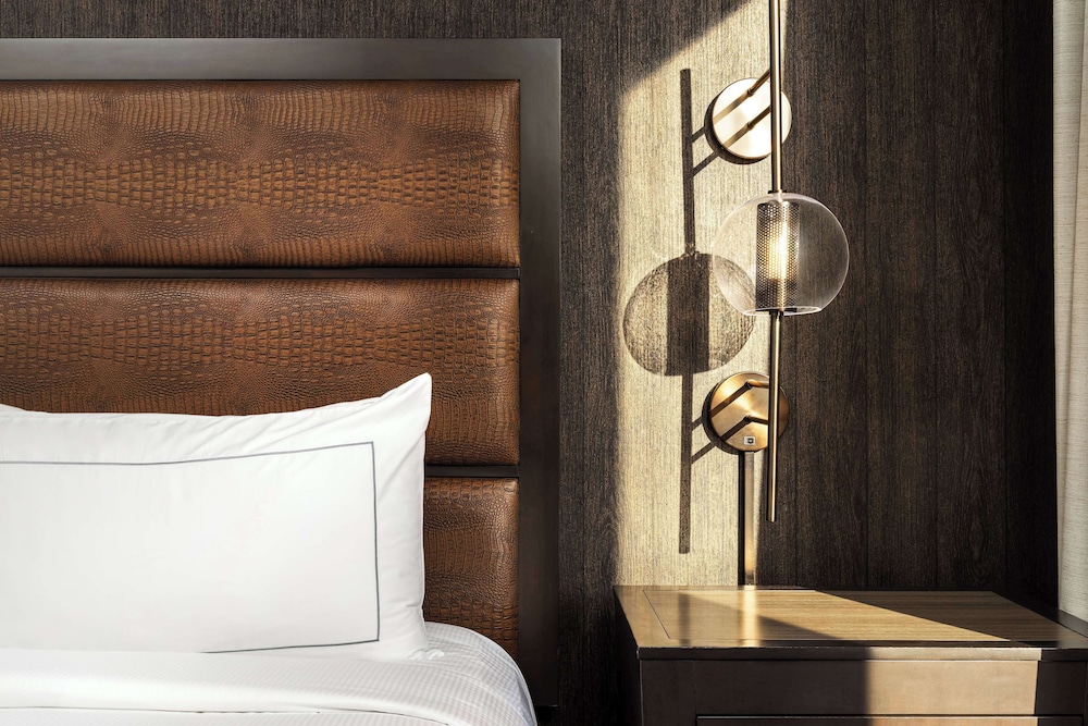 DoubleTree Suites by Hilton Austin Downtown Capitol - photo 8