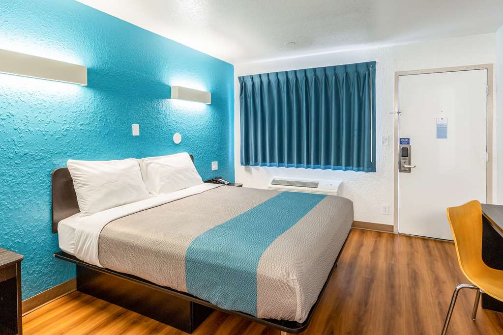 Motel 6 Valdosta GA University - photo 19