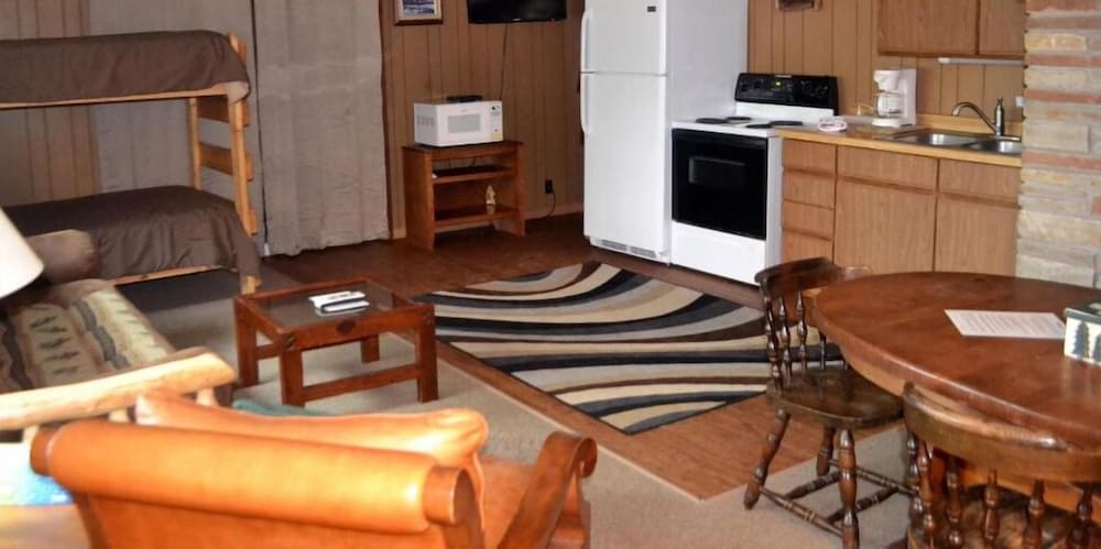 AJ's Lodge and Oven - photo 28