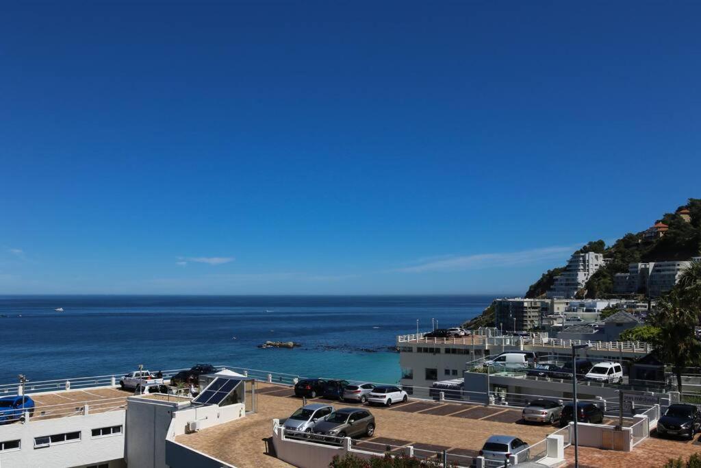 Number 5104 Contemporary Clifton Apartment