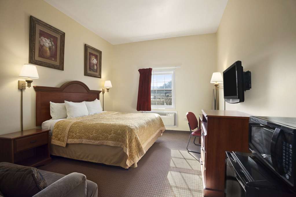 Super 8 by Wyndham Mifflinville Near Bloomsburg - photo 4
