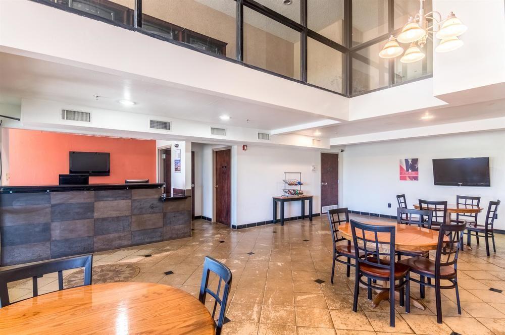 Premier Inn & Suites - photo 15