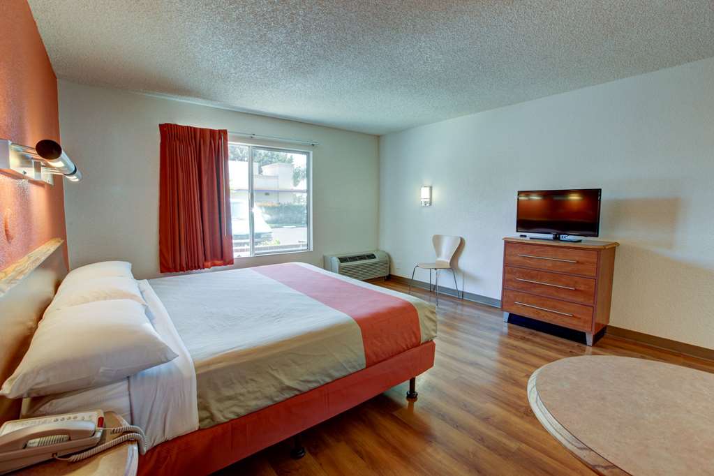 Motel 6 Irvine Orange County Airport - photo 13