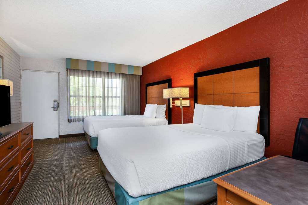 La Quinta Inn Tampa Airport Stadium Westshore - photo 6