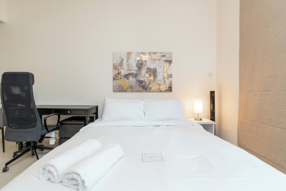 Spacious Studio in Bay Square by Bespoke — 4-Star Luxury Hotel in Dubai, United Arab Emirates