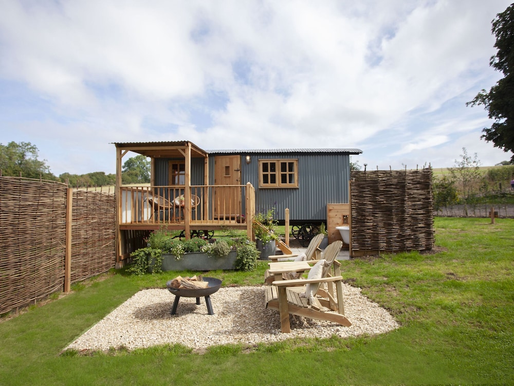 Spindleberry Hut in Dorchester, United Kingdom