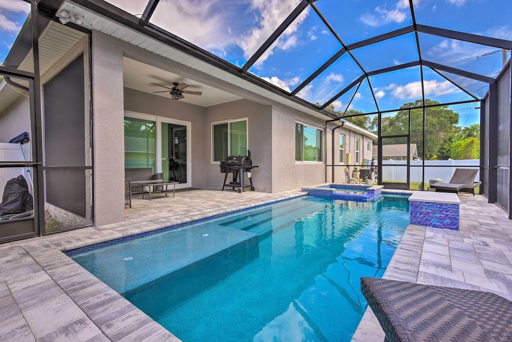 Beautiful Getaway About 4 Miles To Venice Beach in Venice, United States