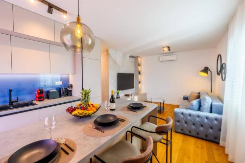 Azure apartment — 4-Star Luxury Hotel in Metkovic, Croatia