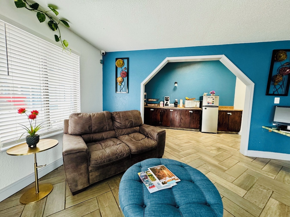 Ozark Inn & Suites - photo 3