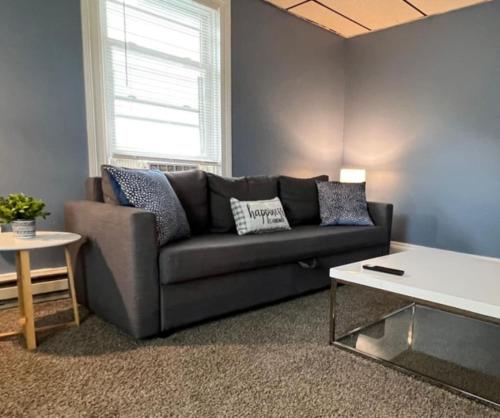 Sleeps 6 Cozy 2BR with 4 Beds at New Castle WIFI — 4-Star Luxury Hotel in New Castle, United States