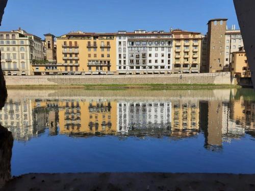 The secret window on the river Arno — 4-Star Luxury Hotel in Florence, Italy