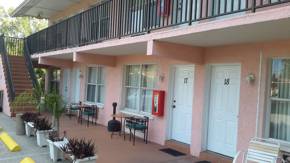 Conty's Motel - photo 38