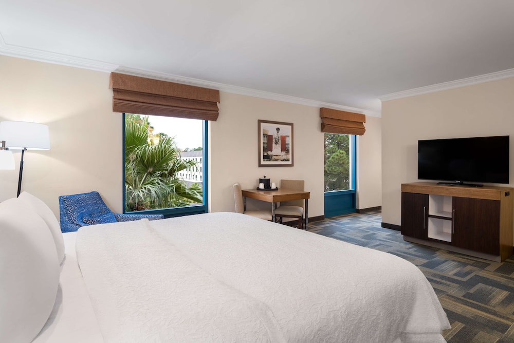 Hampton Inn Charleston North - photo 12