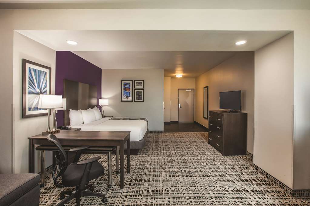 La Quinta Inn & Suites by Wyndham Lubbock South - photo 22