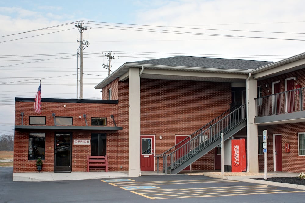 Luxbury Inn & Suites - photo 27