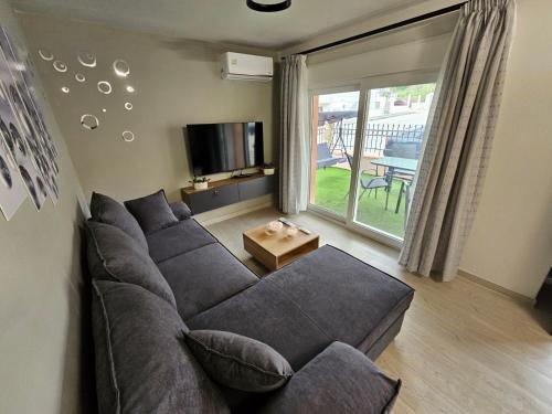 Welcome Apartment Nea Peramos — 4-Star Luxury Hotel in Nea Peramos, Greece