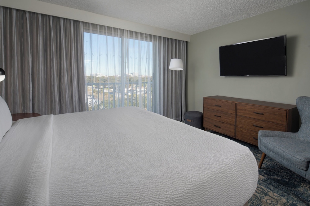 Four Points by Sheraton Suites Tampa Airport Westshore - photo 5