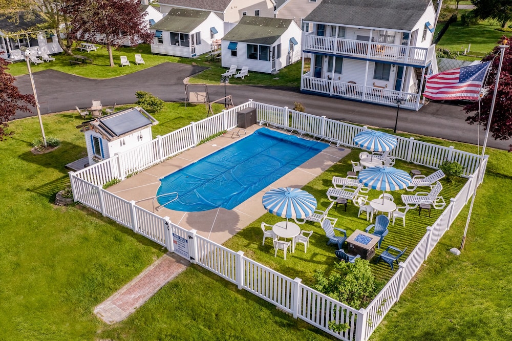The Beaches Motel & Cottages - photo 50