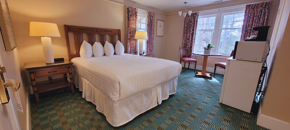 Butterfly Grove Inn - photo 14