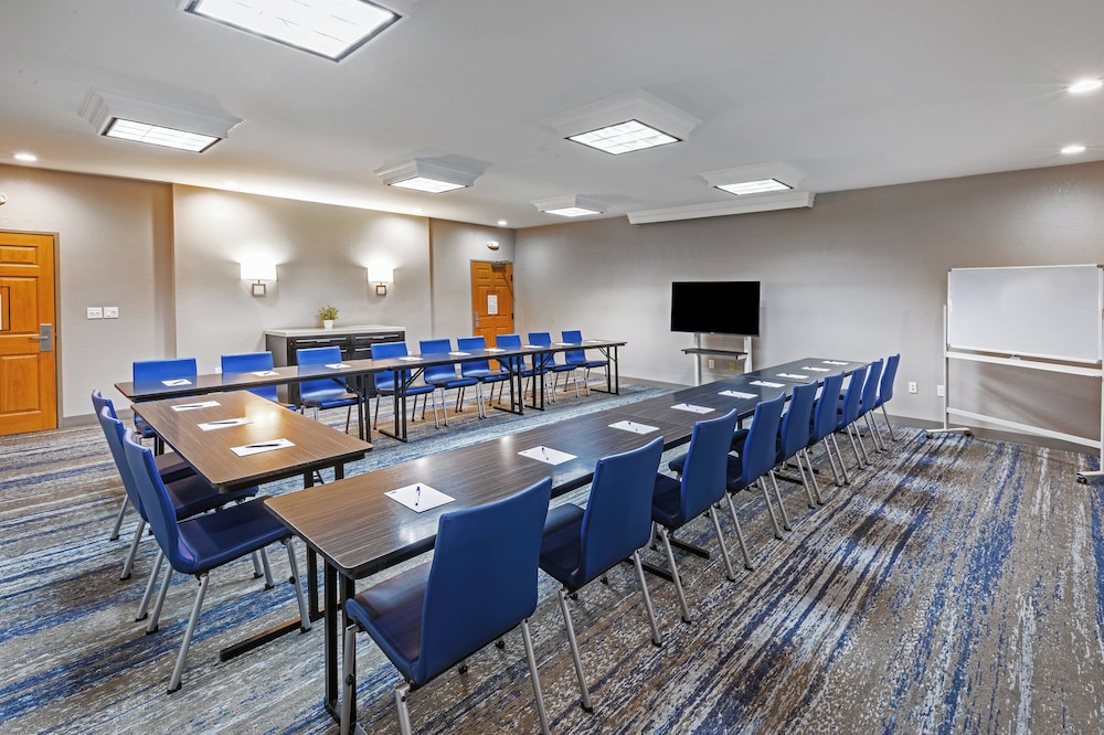 Holiday Inn Express & Suites Tulsa S Broken Arrow Hwy 51 by IHG - photo 53