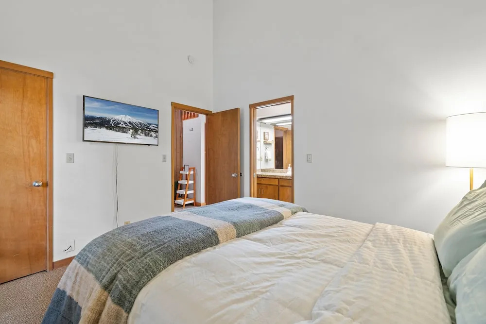 Scenic 1 Bedroom W Loft at Mount Bachelor Resort - photo 2