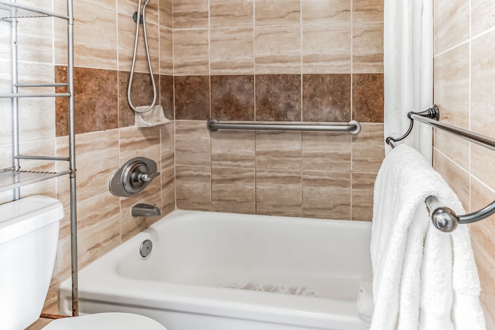 Waikiki Banyan Condo Located One Block From Waikiki Beach by Koko Resort Vacation Rentals - photo 114