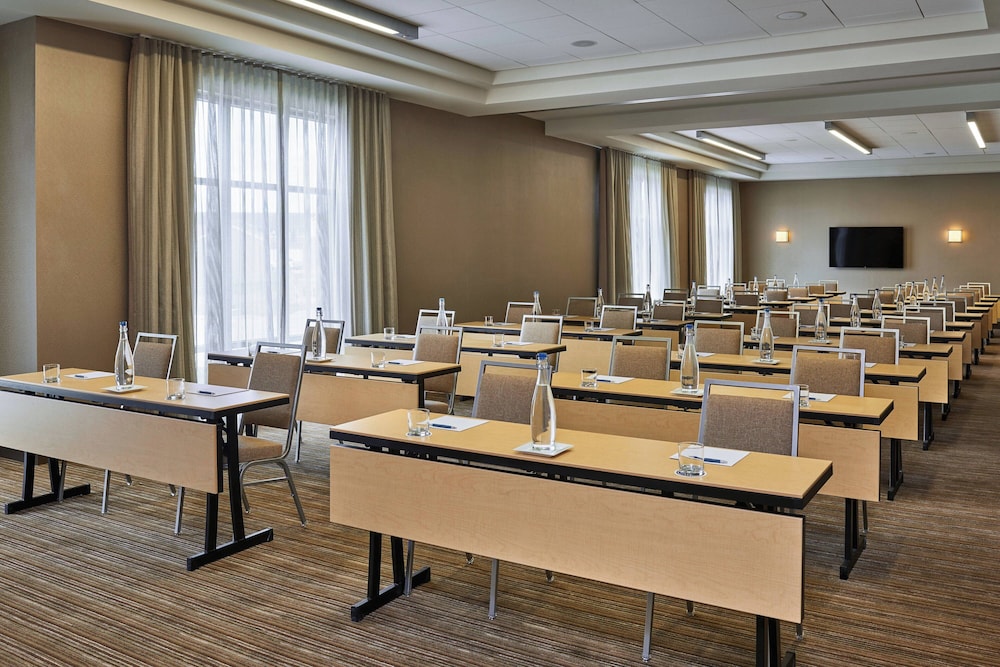 Four Points by Sheraton Fargo Medical Center - photo 34
