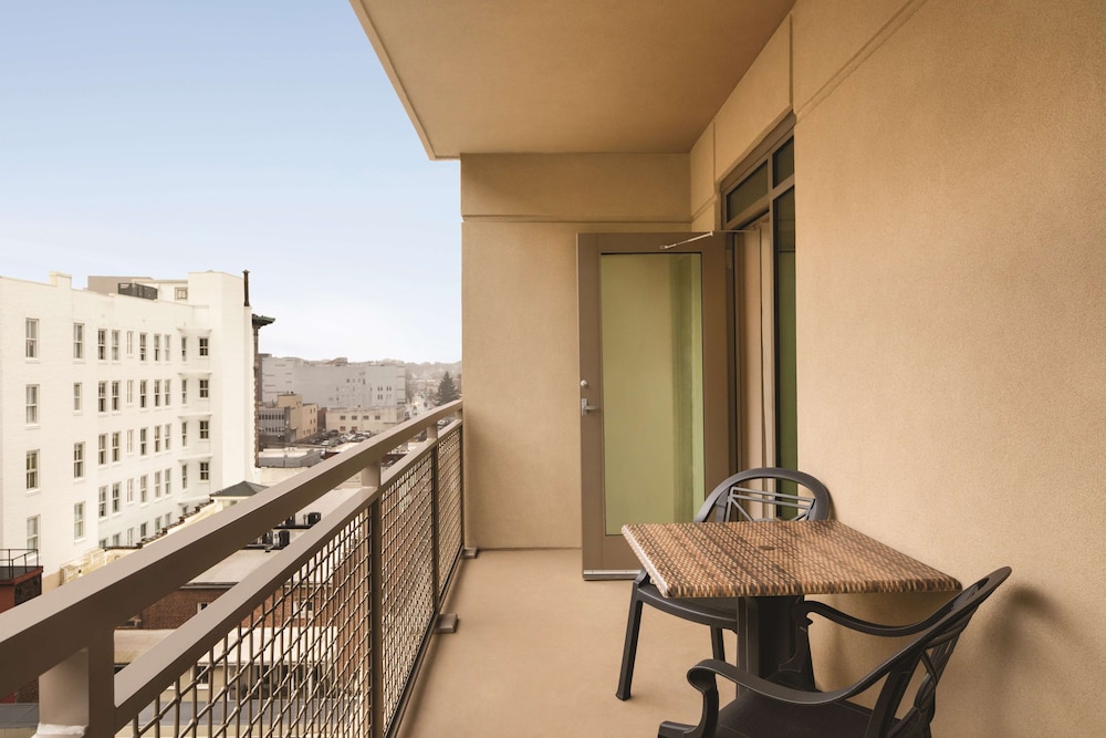 Hampton Inn & Suites Roanoke Downtown - photo 13